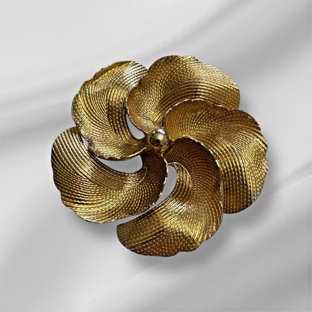 Vintage Gold Tone Swirl Flower Brooch 1.5 Inch